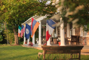 L'Auberge Provencale Inn & Restaurant